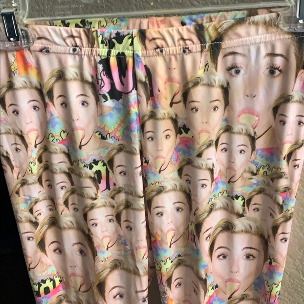 Miley Cyrus leggings
